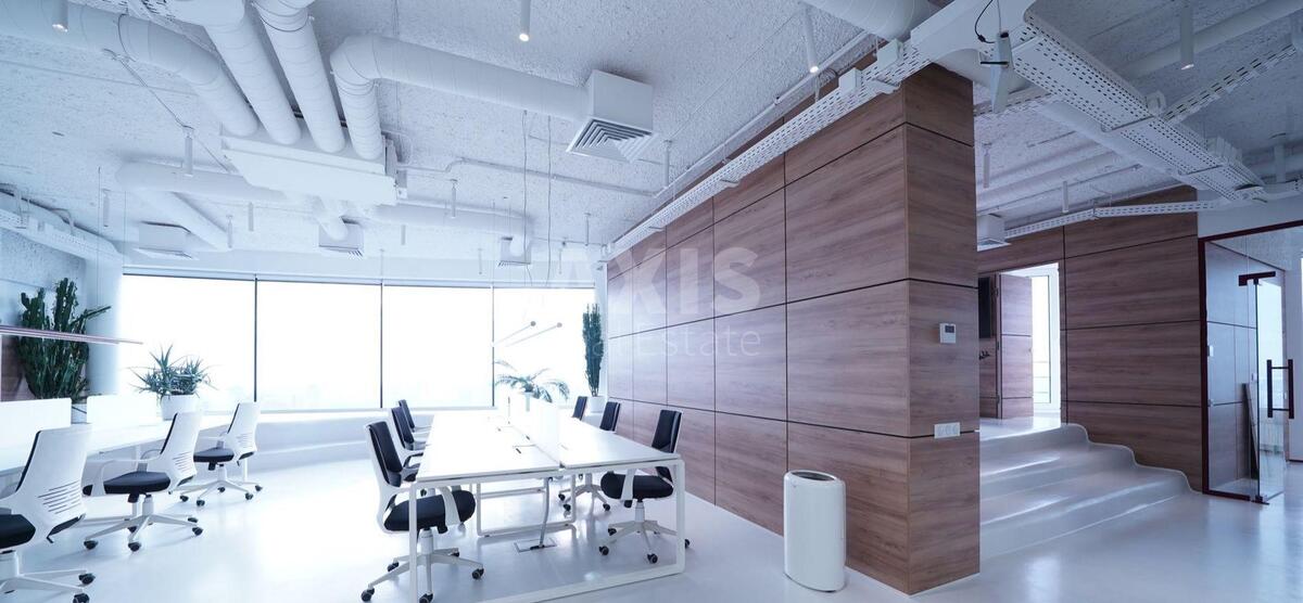 Office vul. Jevgena Konoval'cja 32Б, 700m2