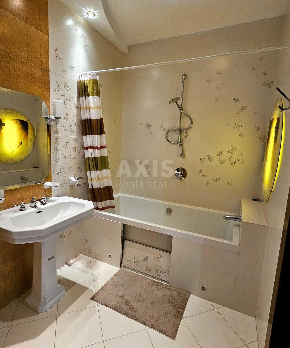 3k apartment vul. Jevgena Konoval'cja 32Б5