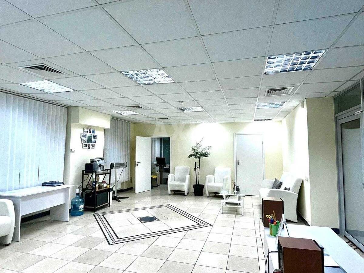 Office bul. Druzhby Narodiv 38, 103m24