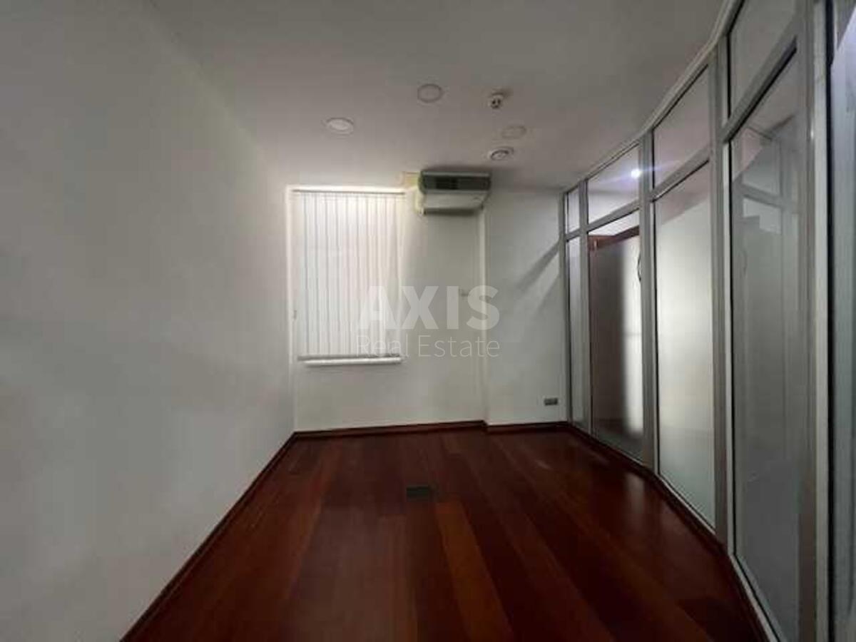 Office vul. Gonchara Olesja 57Б, 320m24