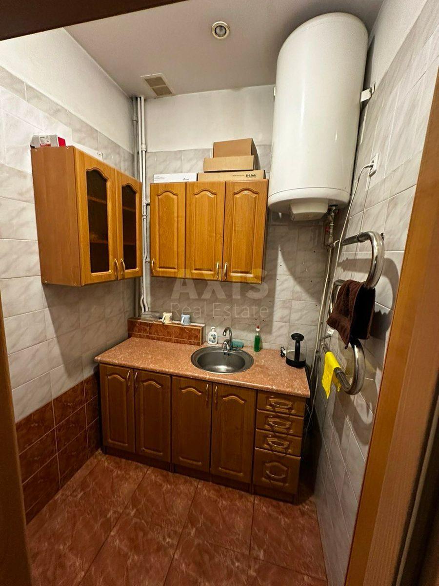 Office vul. Volodymyrs'ka 11, 46m22