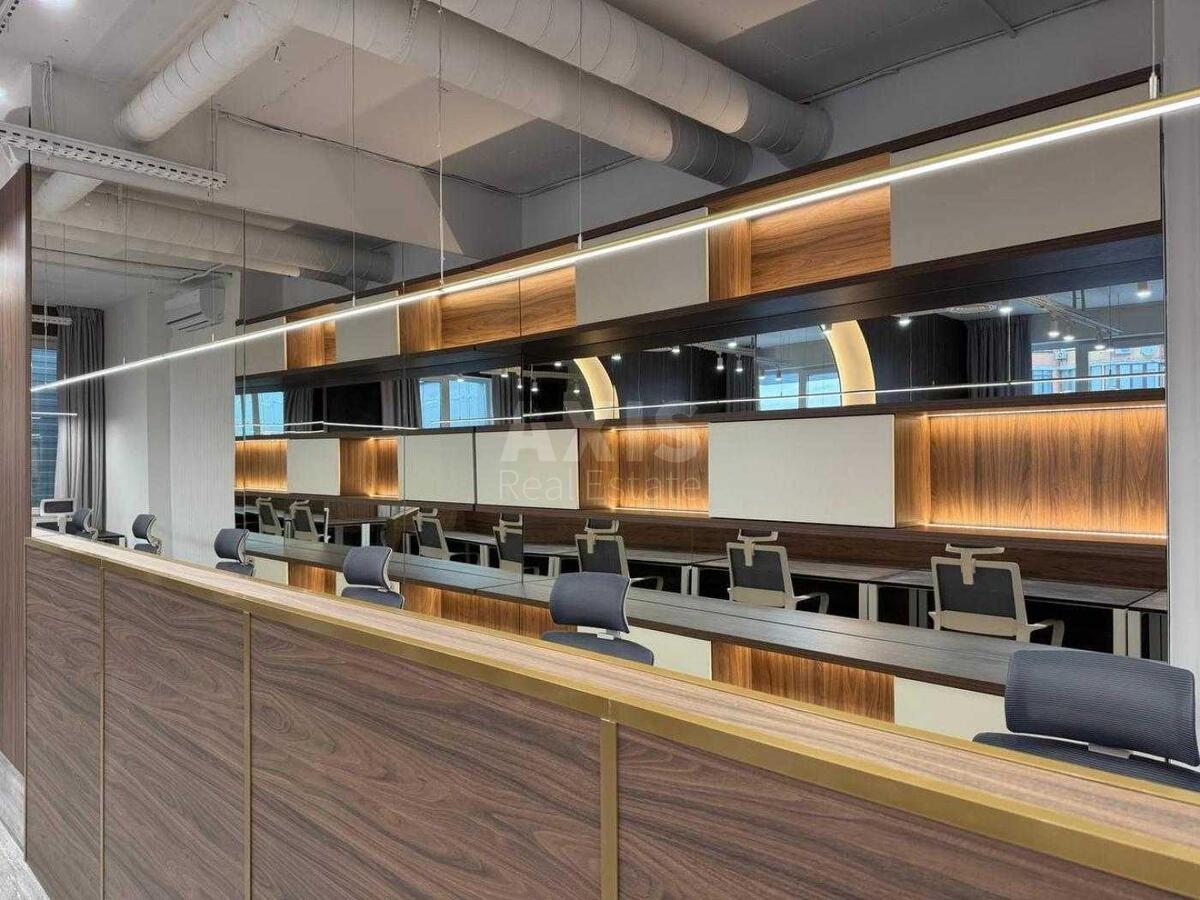 Office vul. Bul'varno-Kudrjavs'ka 15А, 180m26