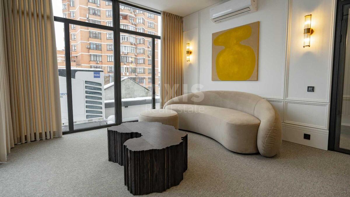 Office vul. Bul'varno-Kudrjavs'ka 15, 171m25