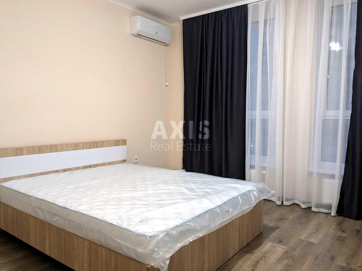 1k apartment pr-t Berestejskij 67596872