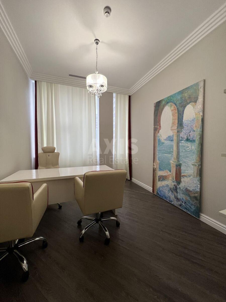 Office vul. Jevgena Konoval'cja 44Б, 245m2572275