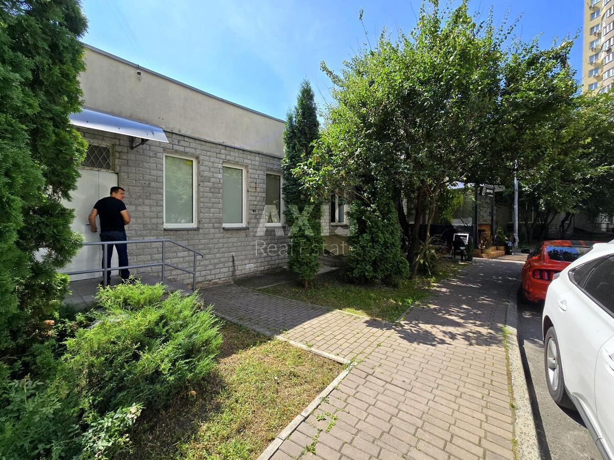 Об'єкт торгівлі вул. Срібнокільська 1, 85м2