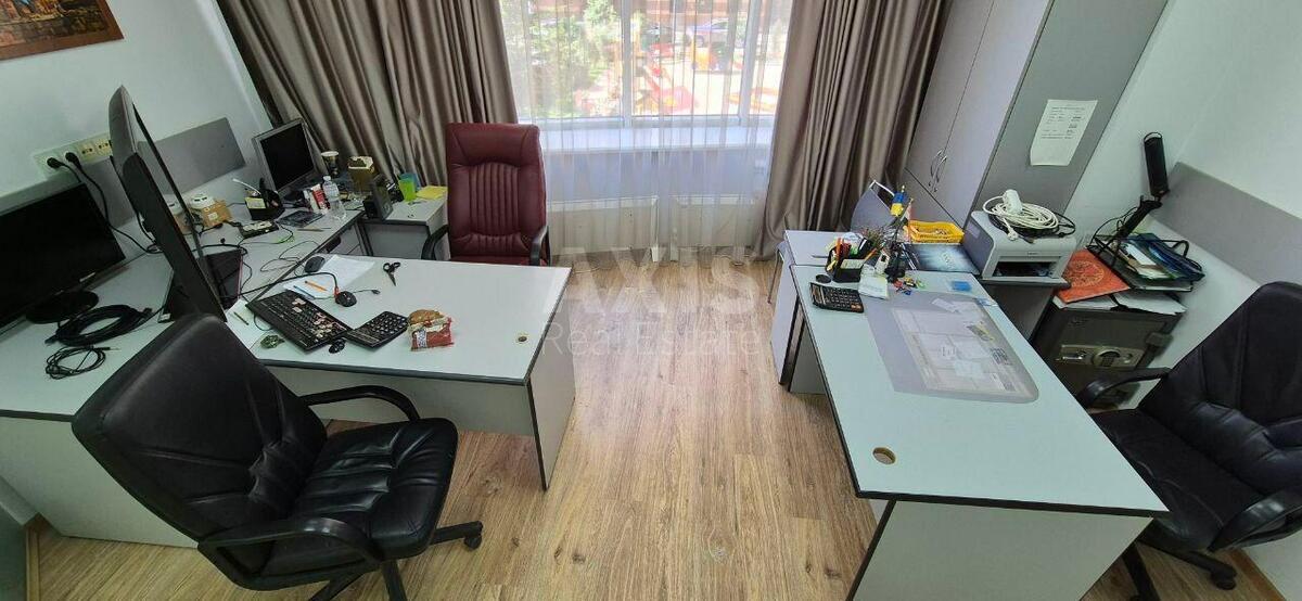 Office bul. Lesi Ukrai'nky 7Б, 200m2578596