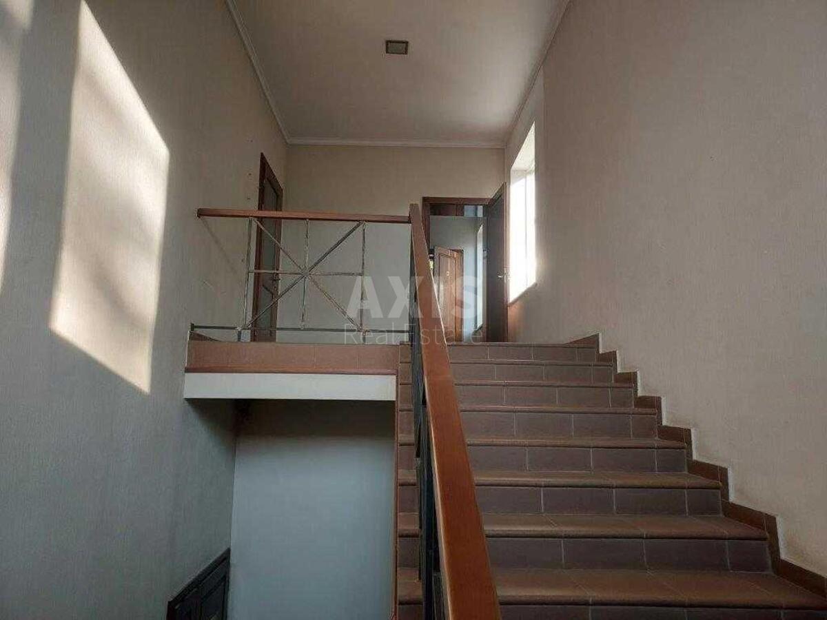 Office vul. Nyzhn'ojurkivs'ka 45, 220m2590112