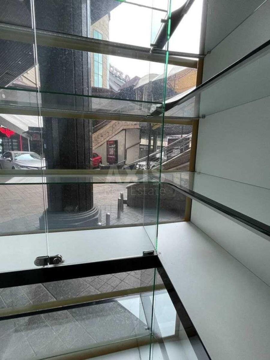 Office bul. Druzhby Narodiv 38, 79m2