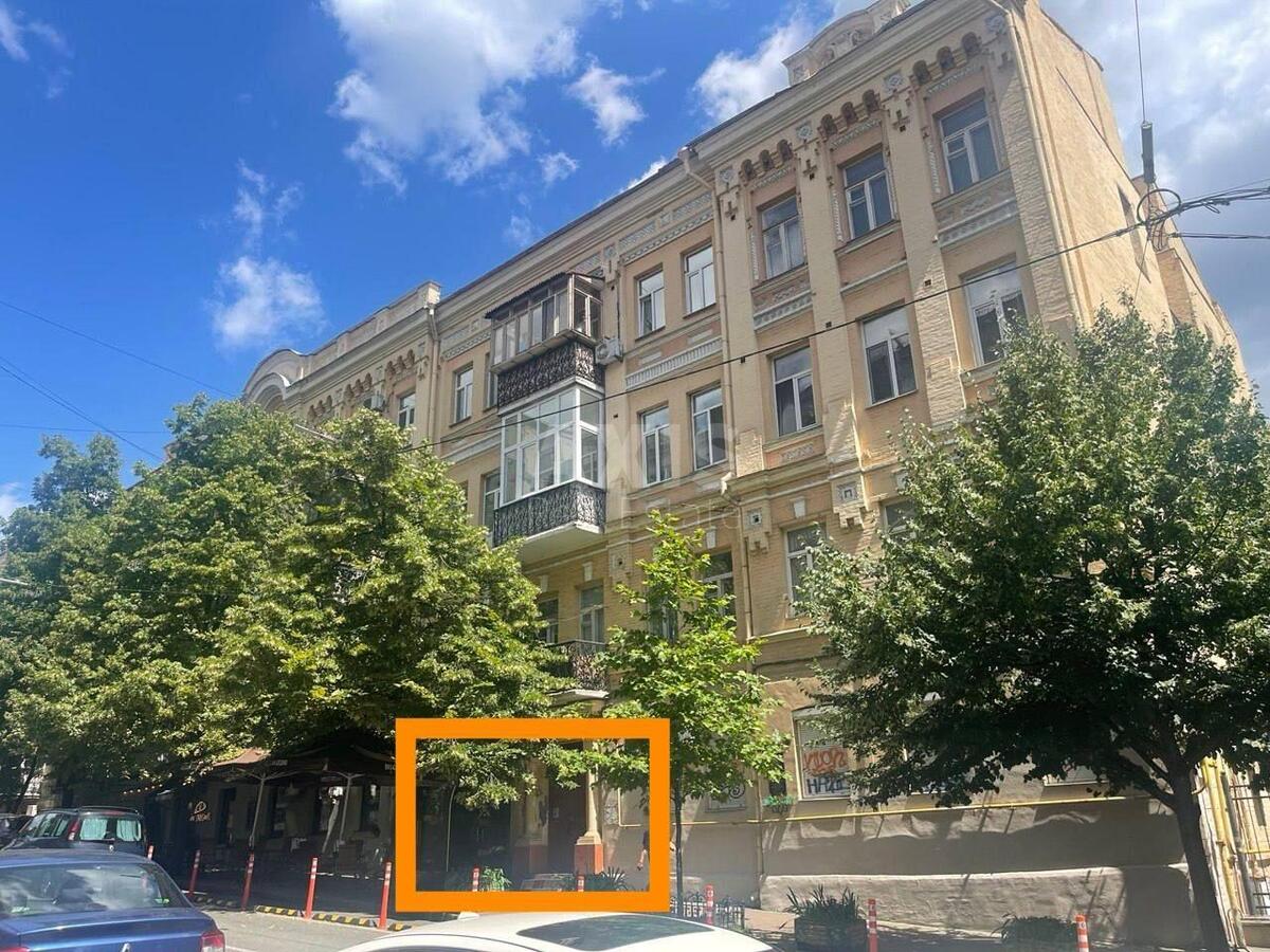 Об'єкт торгівлі вул. Велика Житомирська 27, 126м2