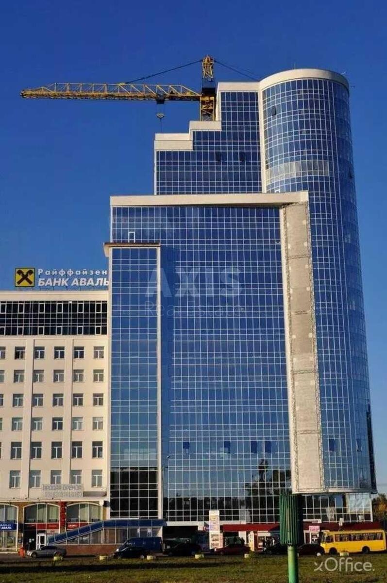Об'єкт торгівлі пр-т Бажана Миколи 17, 635м2