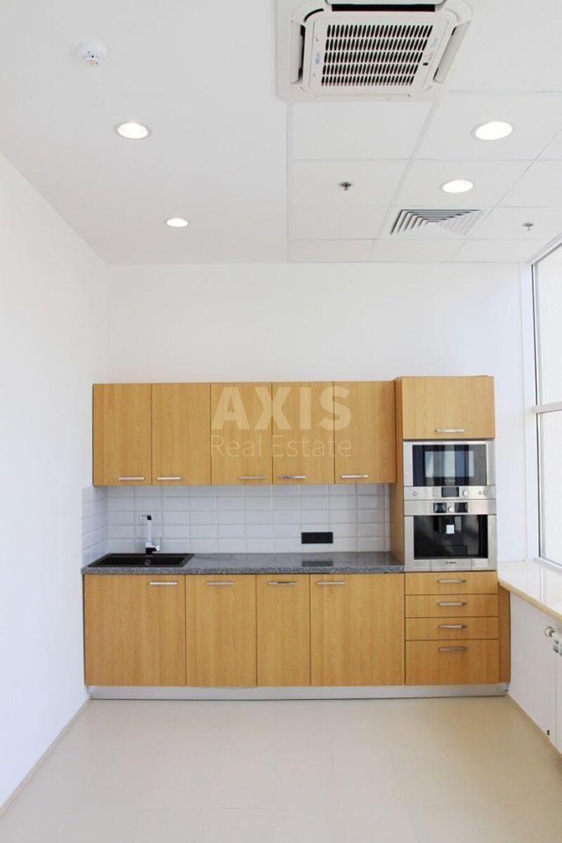 Office vul. Jevgena Konoval'cja 44А, 395m2600555