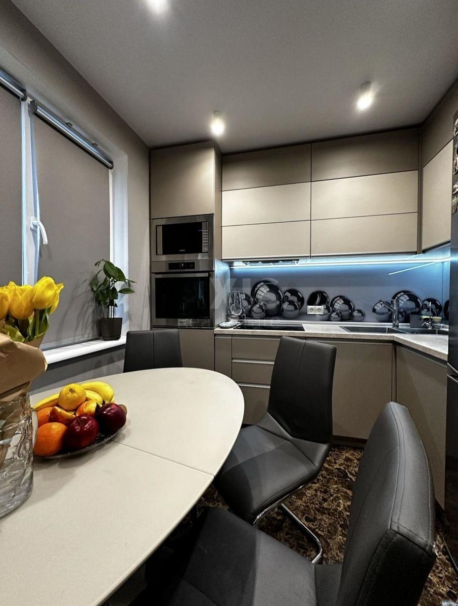 3k apartment vul. Ahmatovoi' Anny 435