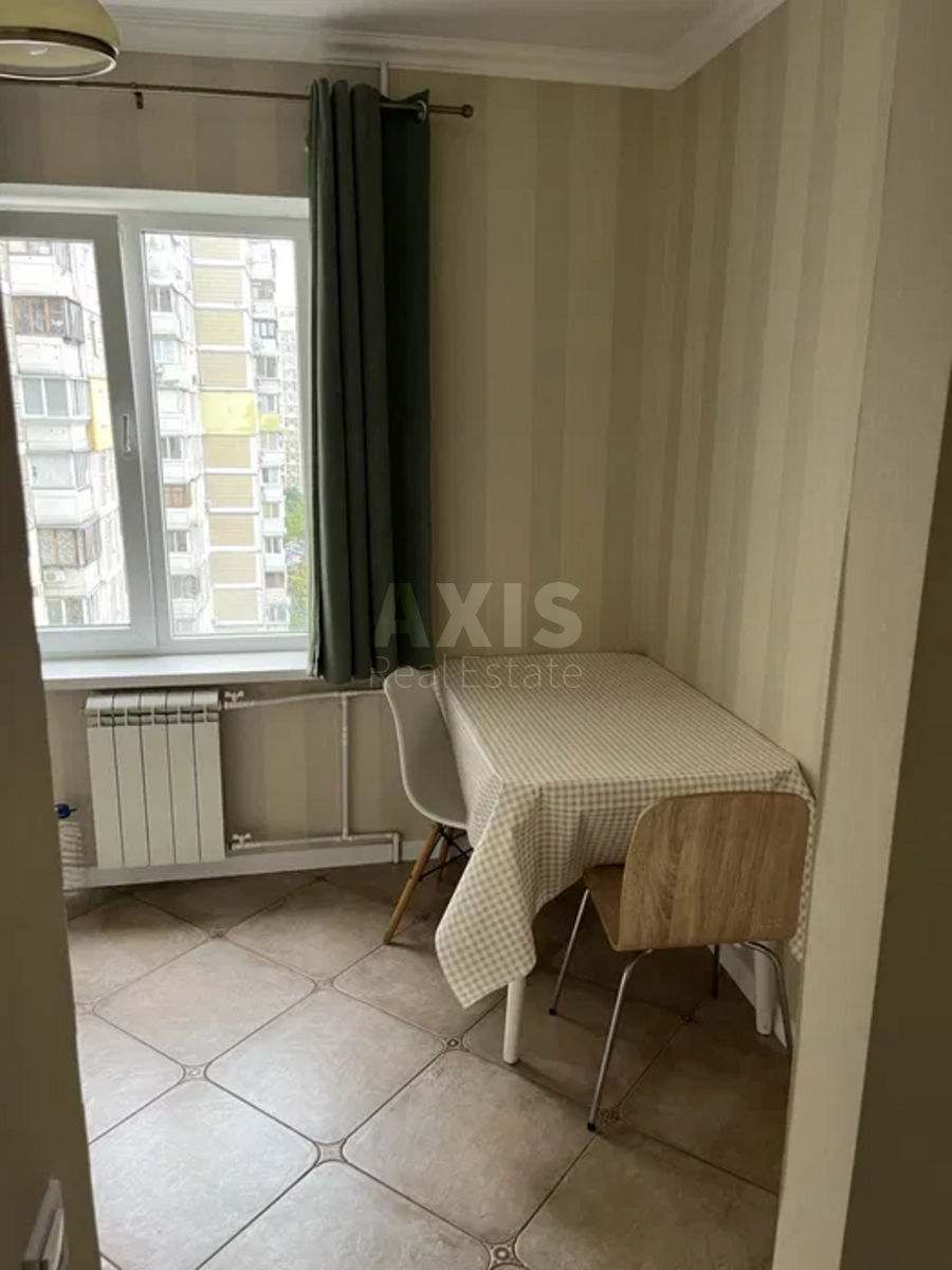 2k apartment vul. Revuc'kogo 44404500