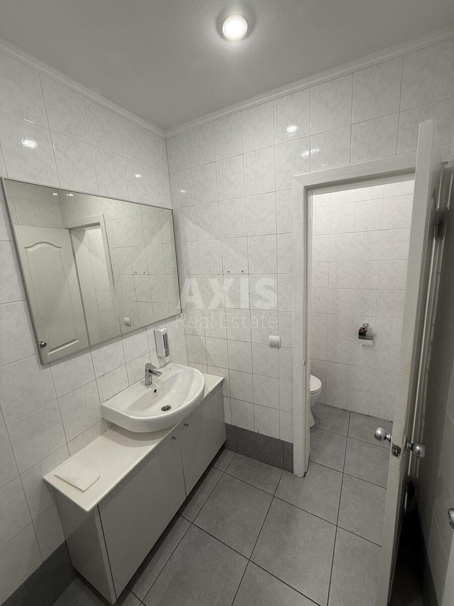 Office vul. Volodymyrs'ka 23, 156m23