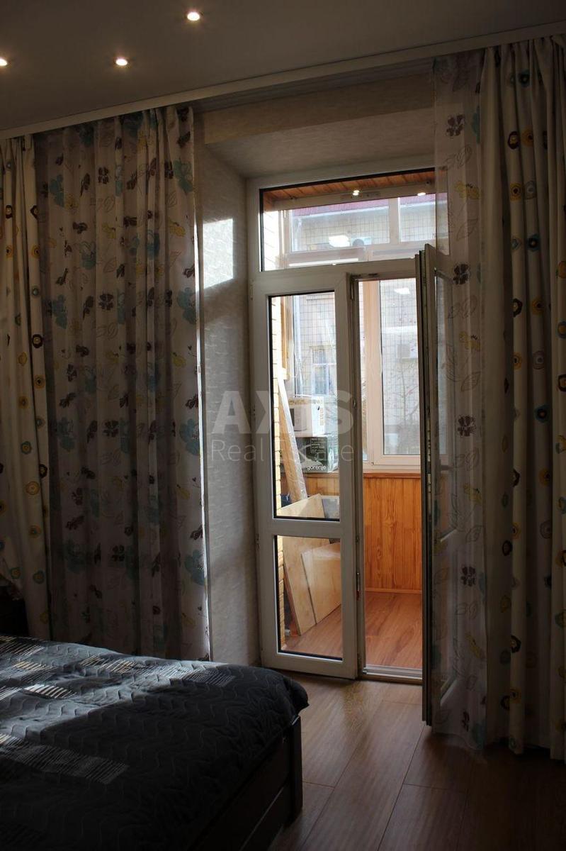 2k apartment vul. Petljury Symona 7/96