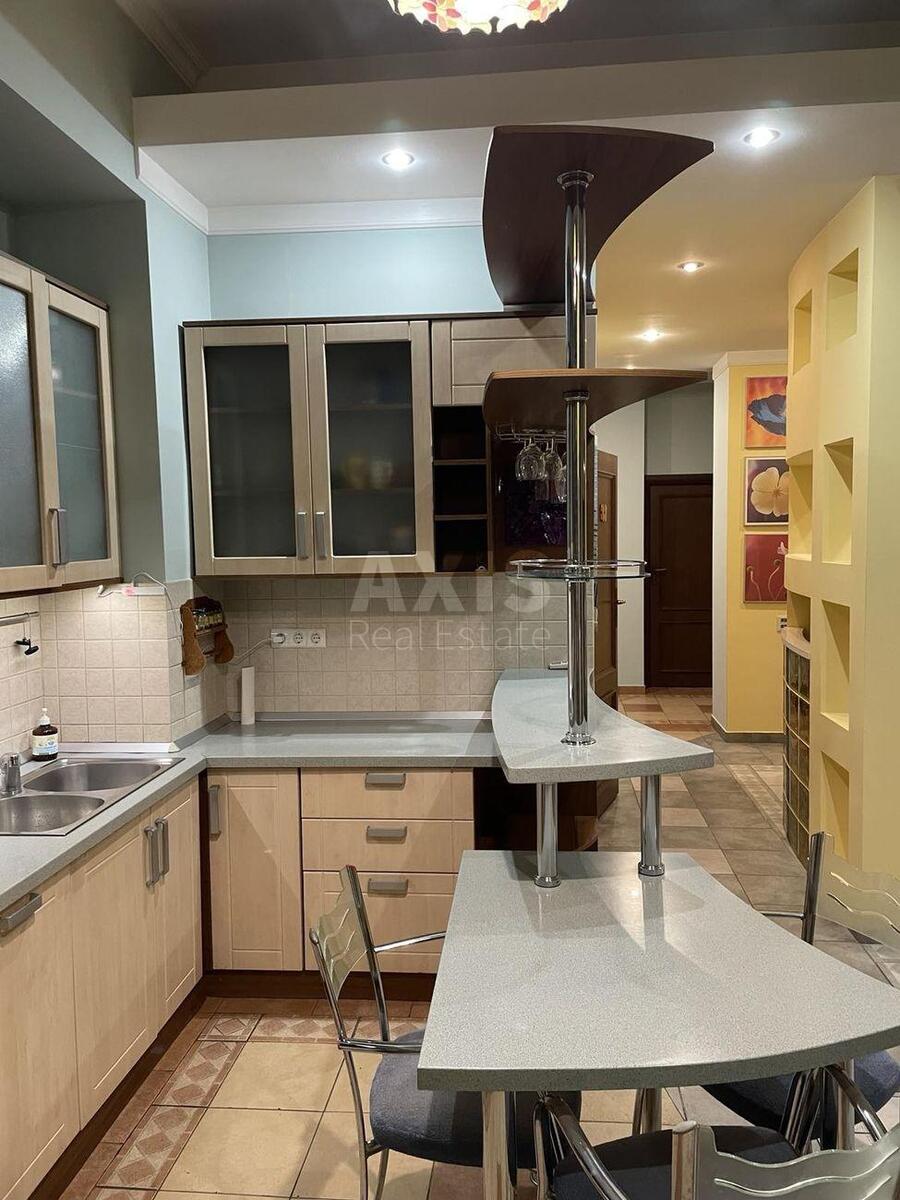 1k apartment vul. Volodymyrs'ka 92/390