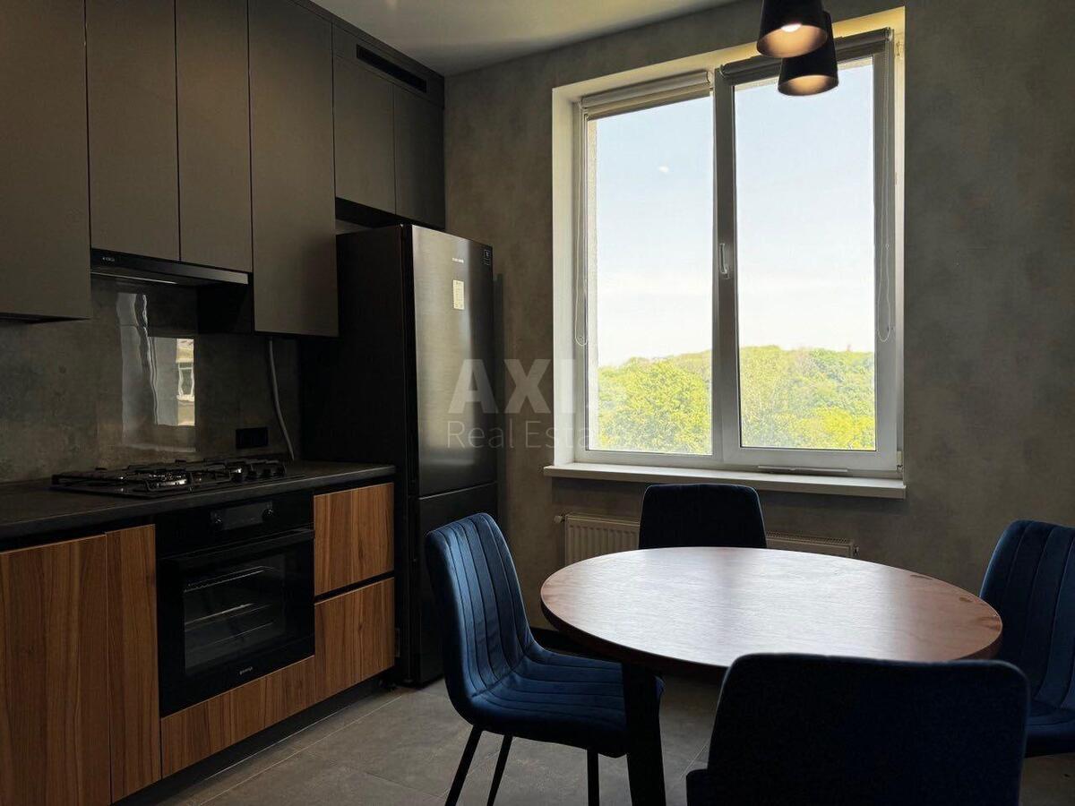 2k apartment vul. Pysarzhevs'kogo Akademika 81