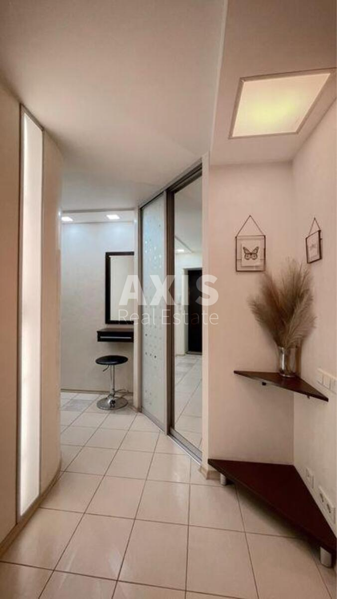 2k apartment bul. Lesi Ukrai'nky 192