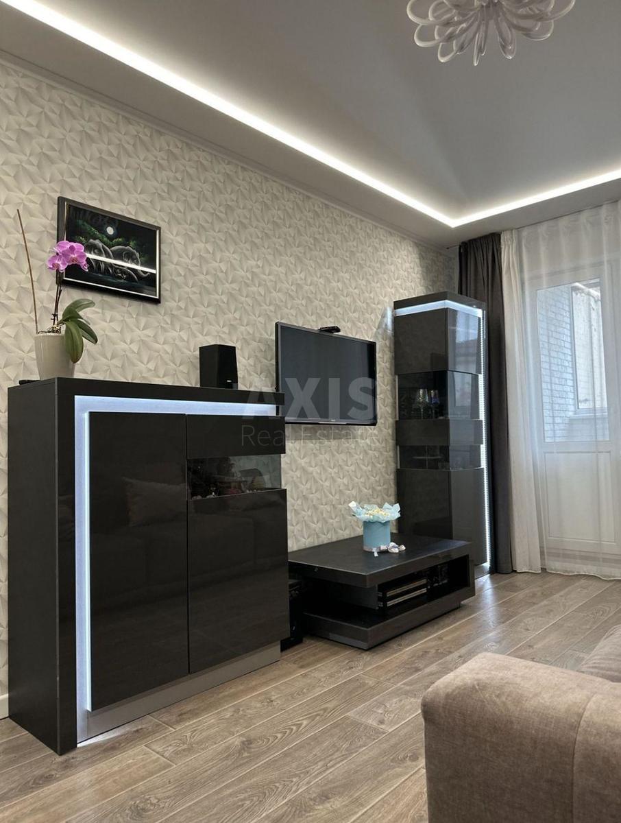 3k apartment vul. Ahmatovoi' Anny 432