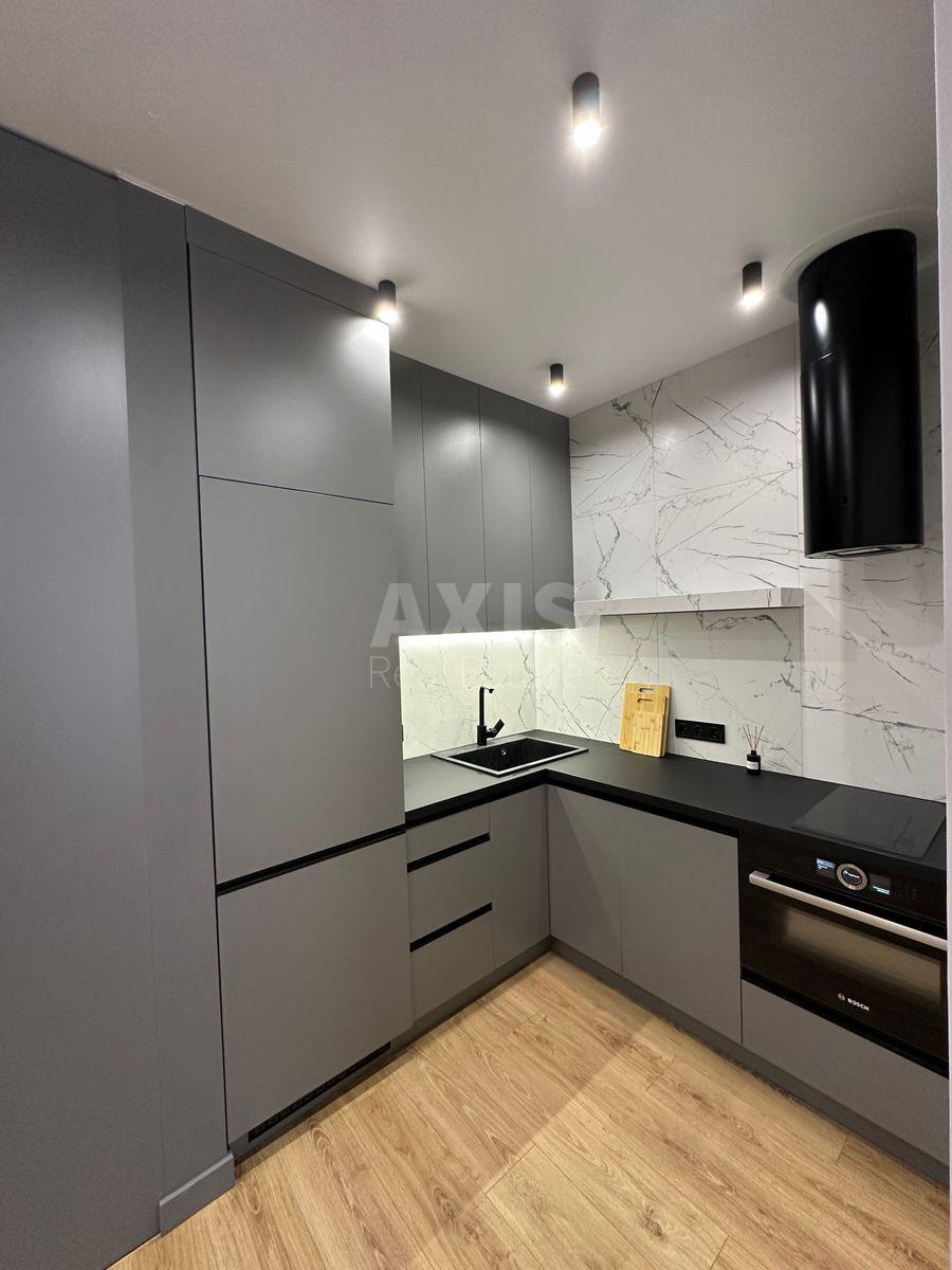 1k apartment nab. Dniprovs'ka 15К8