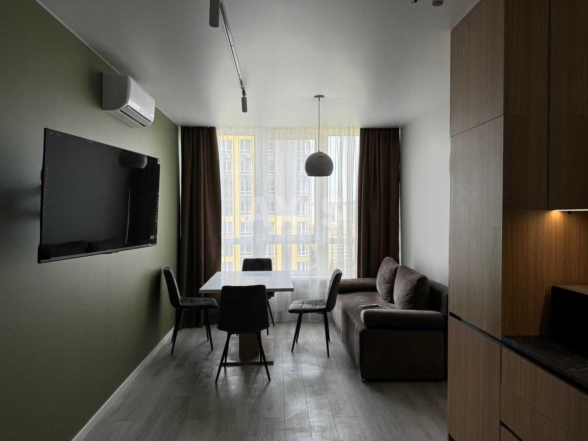 3k apartment vul. Kadets'kyj gaj 100