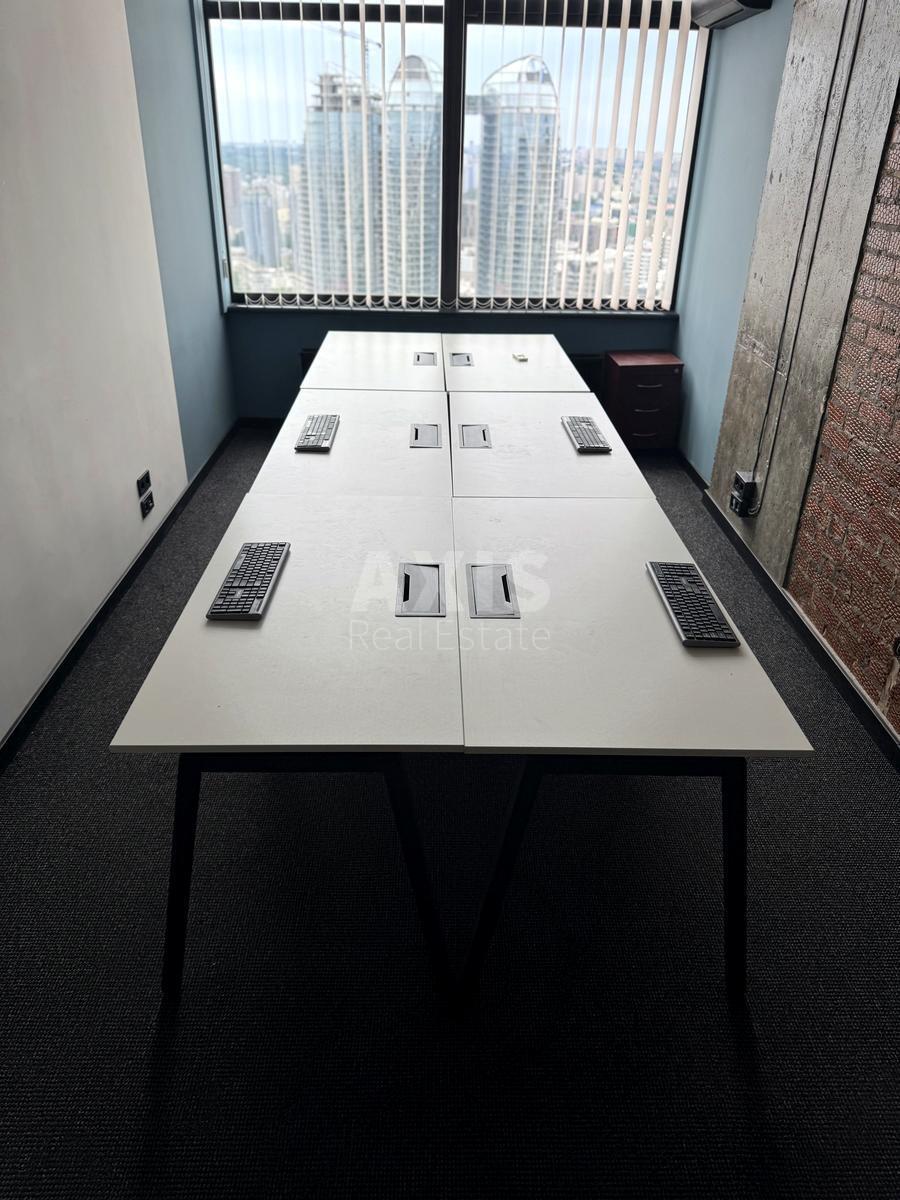 Office vul. Jevgena Konoval'cja 44, 164m26181410