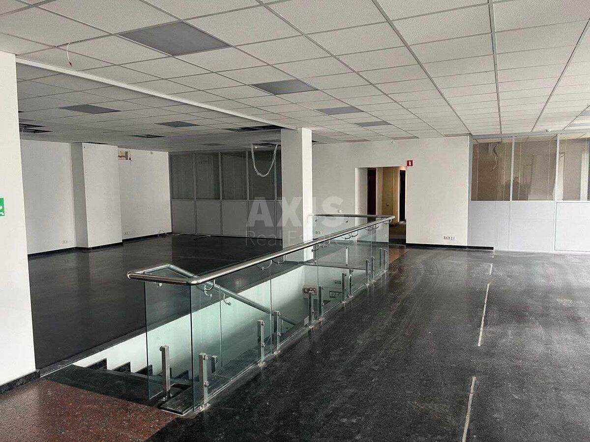 Office vul. Pochajnyns'ka 38, 1630m2588103