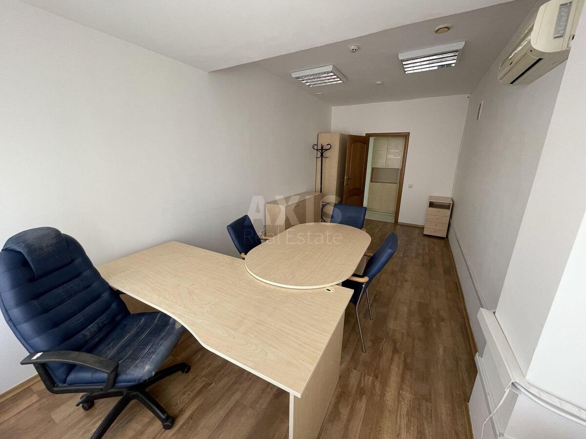 Office vul. Horyva 1А, 117m25