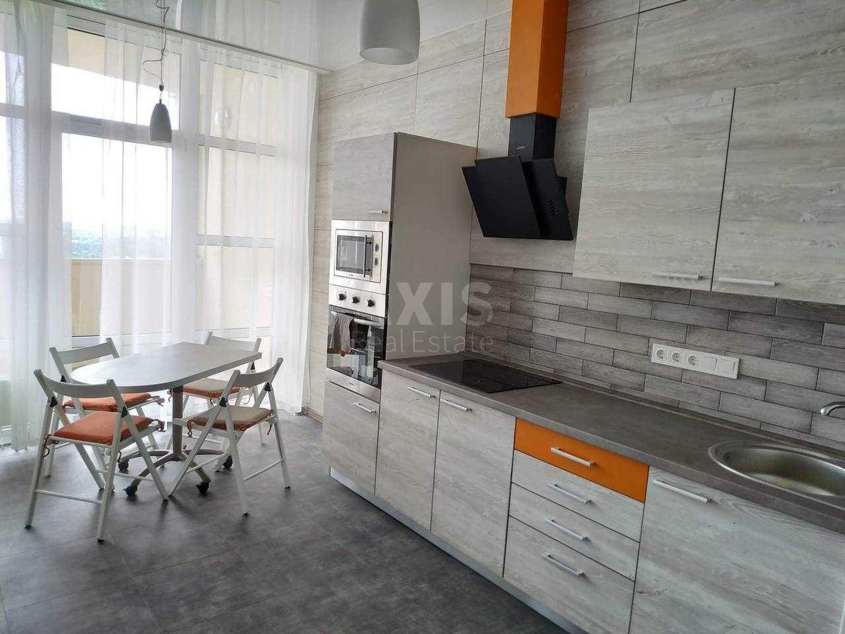 3k apartment vul. Parkovo-Syrec'ka 4Б