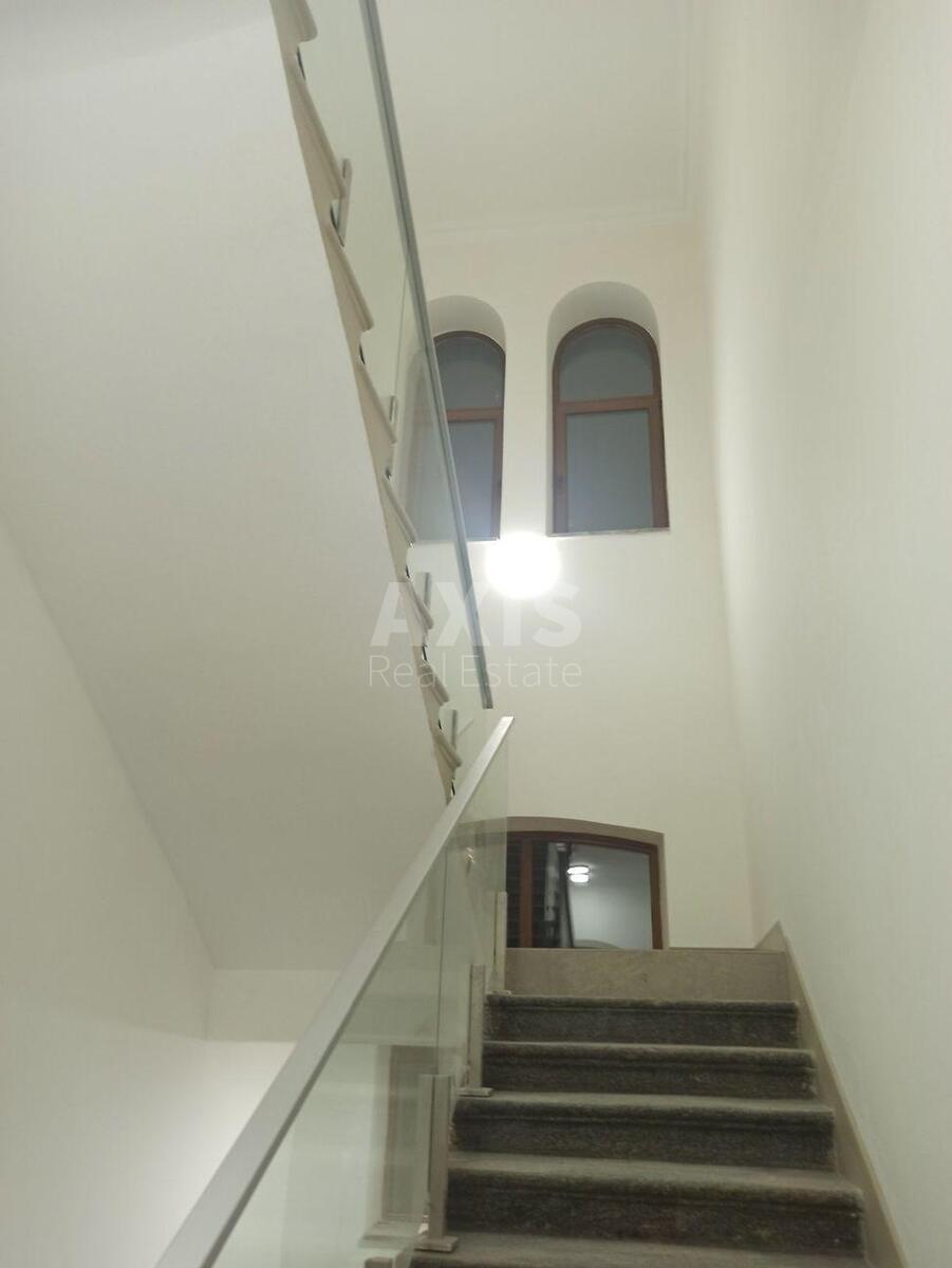 Офис ул. Жилянская 19, 800м26