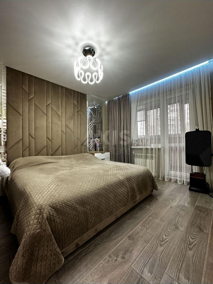 3k apartment vul. Ahmatovoi' Anny 433