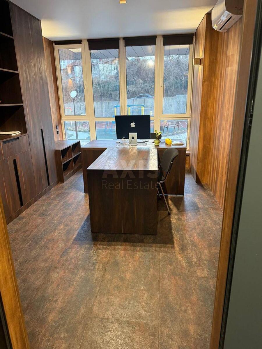 Office vul. Kustanajs'ka 13, 67m26