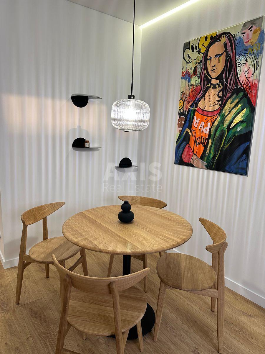 1k apartment nab. Dniprovs'ka 15К10