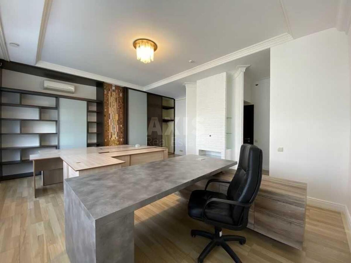 Office uzv. Klovs'kyj 7, 285m24