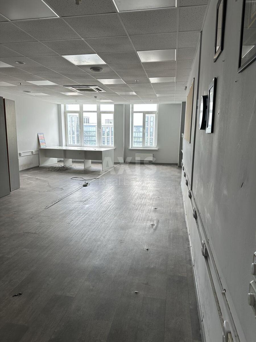 Office nab. Dniprovs'ka 26Г, 114m27