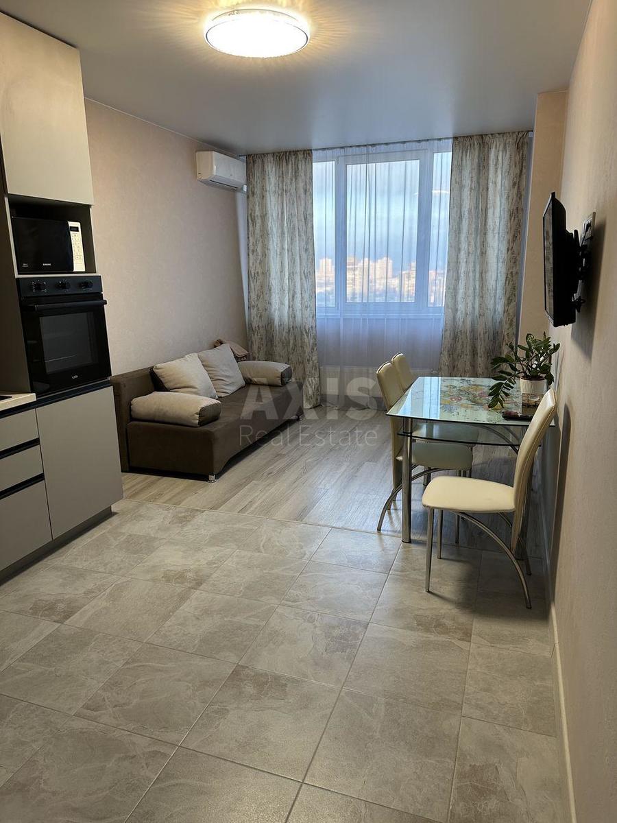 1k apartment vul. Sverstjuka Jevgena 40
