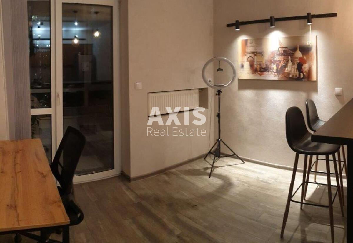 1k apartment vul. Brativ Shemetiv 10/8