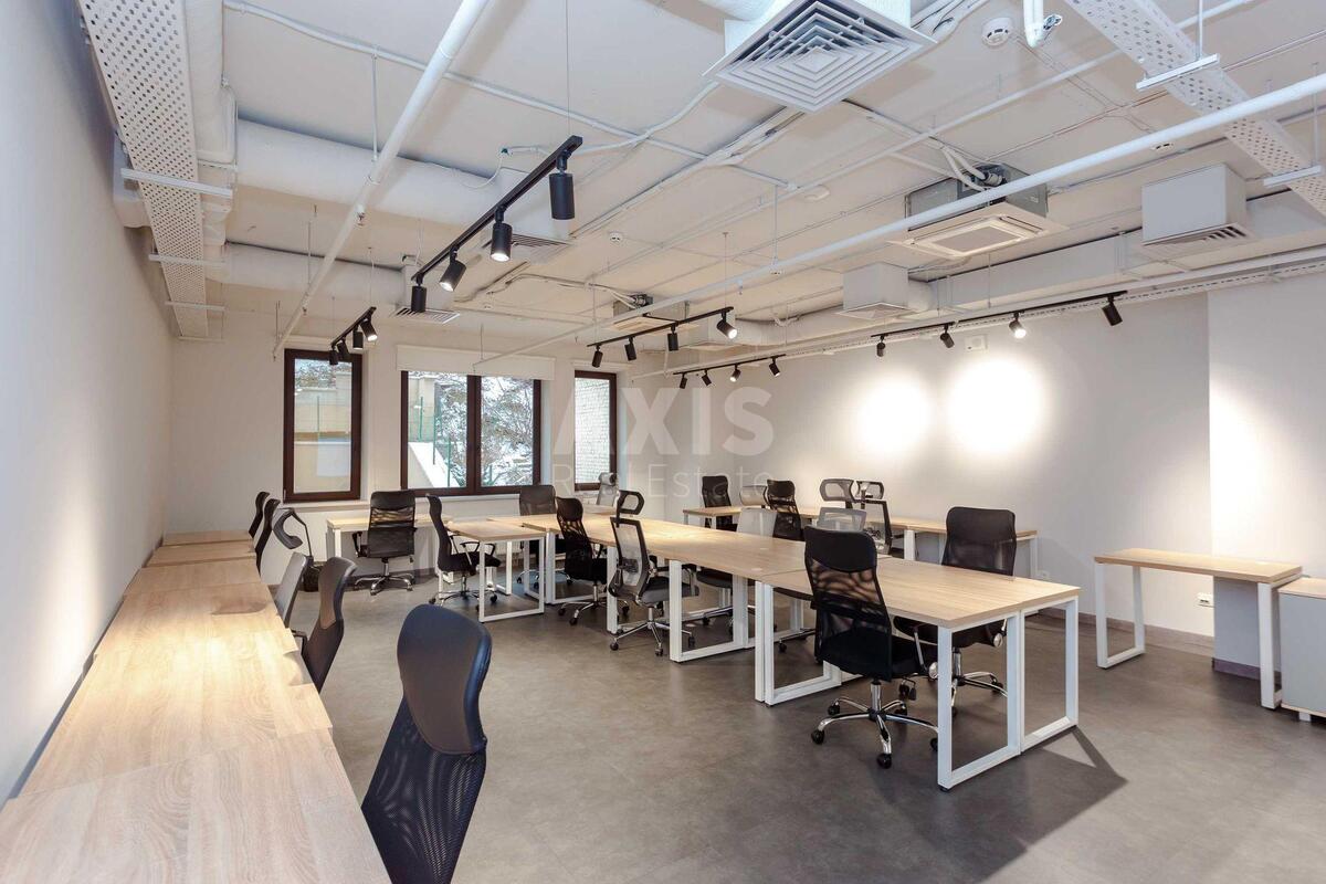 Office vul. Pochajnyns'ka 38/44, 627m2