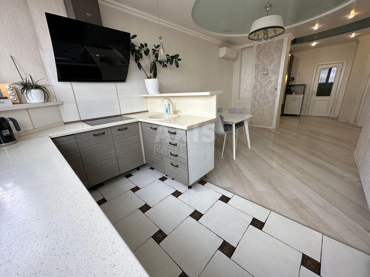 2k apartment vul. Oleny Pchilky 63