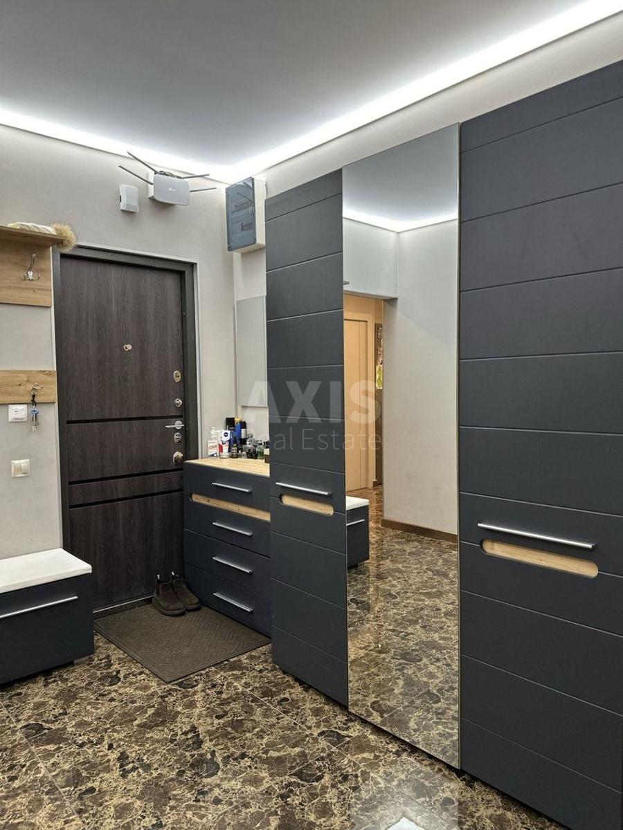 3k apartment vul. Ahmatovoi' Anny 436