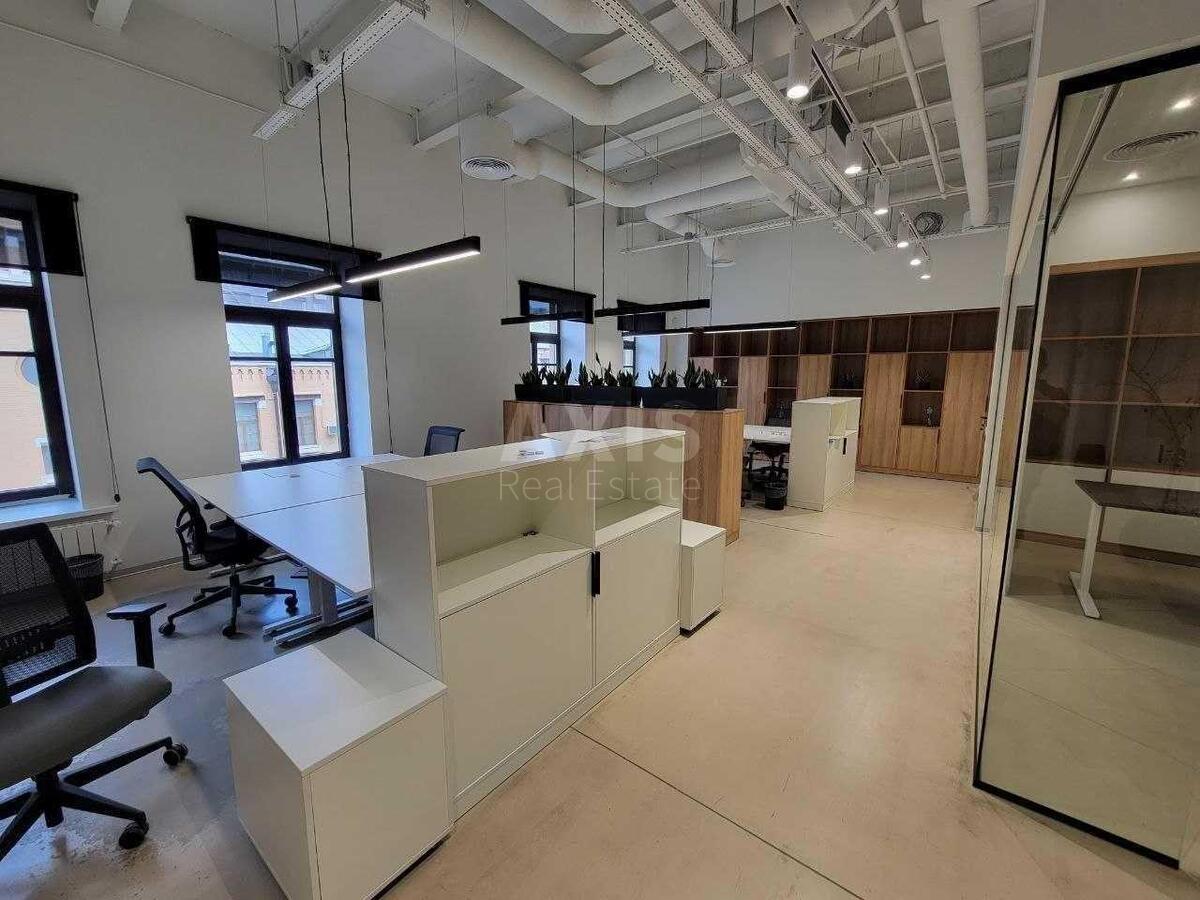 Office vul. Basejna 1/3, 269m20