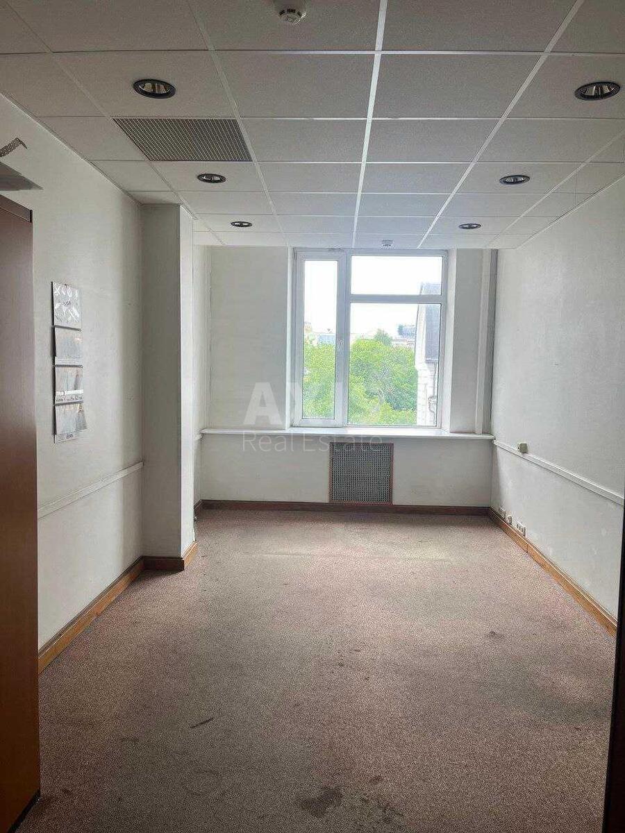Office vul. Pochajnyns'ka 38, 1630m2588107
