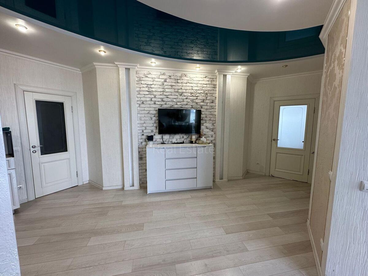 2k apartment vul. Oleny Pchilky 64