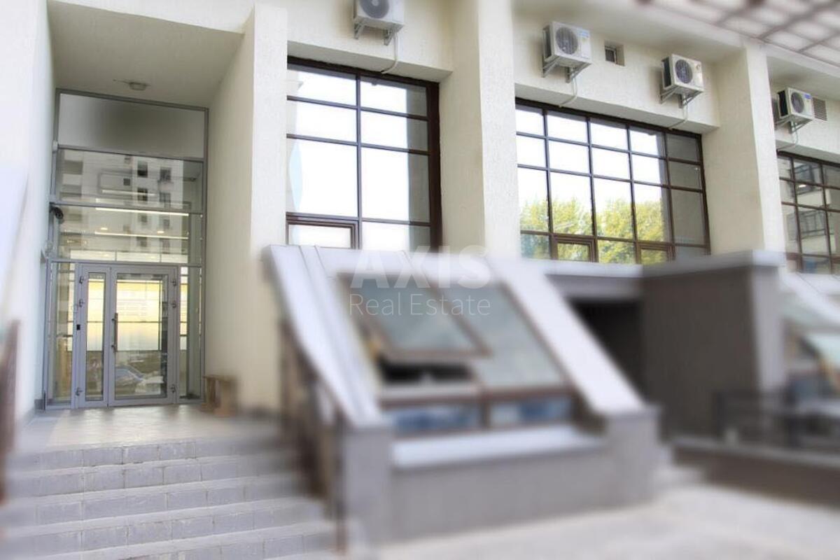 Office vul. Jevgena Konoval'cja 44А, 395m2600557