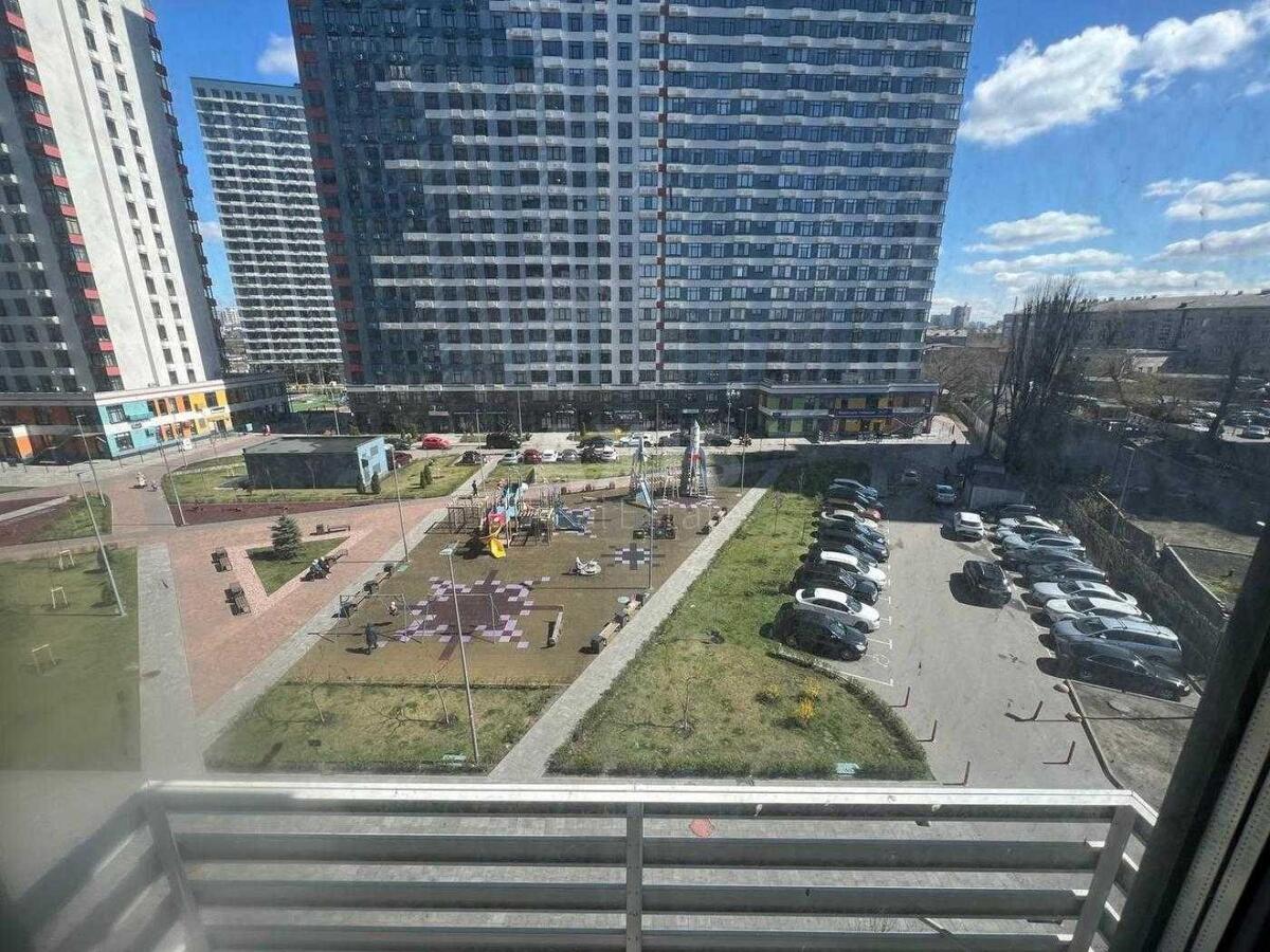 3k apartment vul. Sverstjuka Jevgena 456920