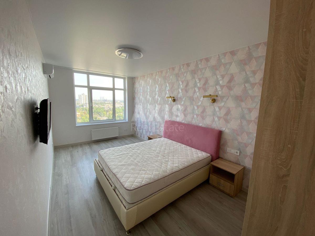 1k apartment vul. Sverstjuka Jevgena 42