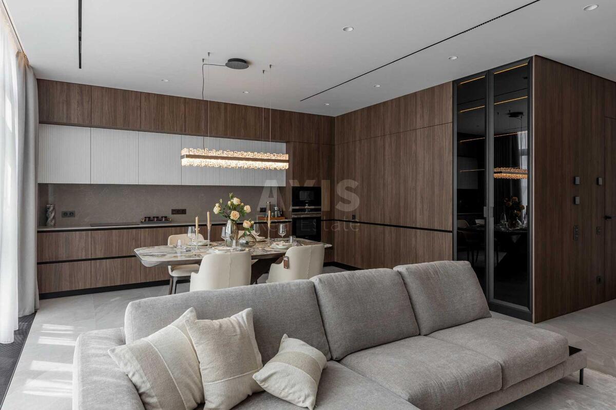 4k apartment vul. Dragomyrova Myhajla 180