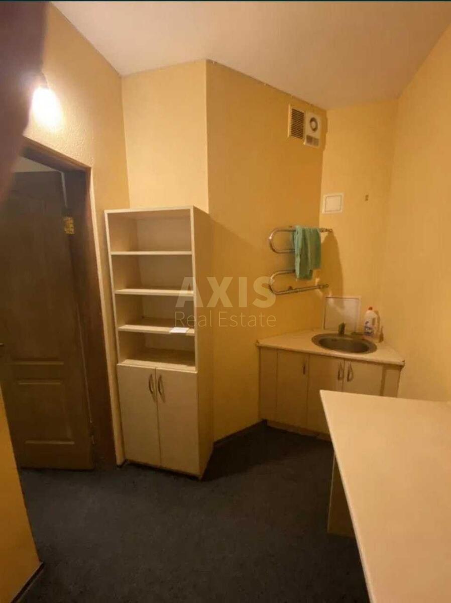 Office vul. Okipnoi' Rai'sy 8, 90m26