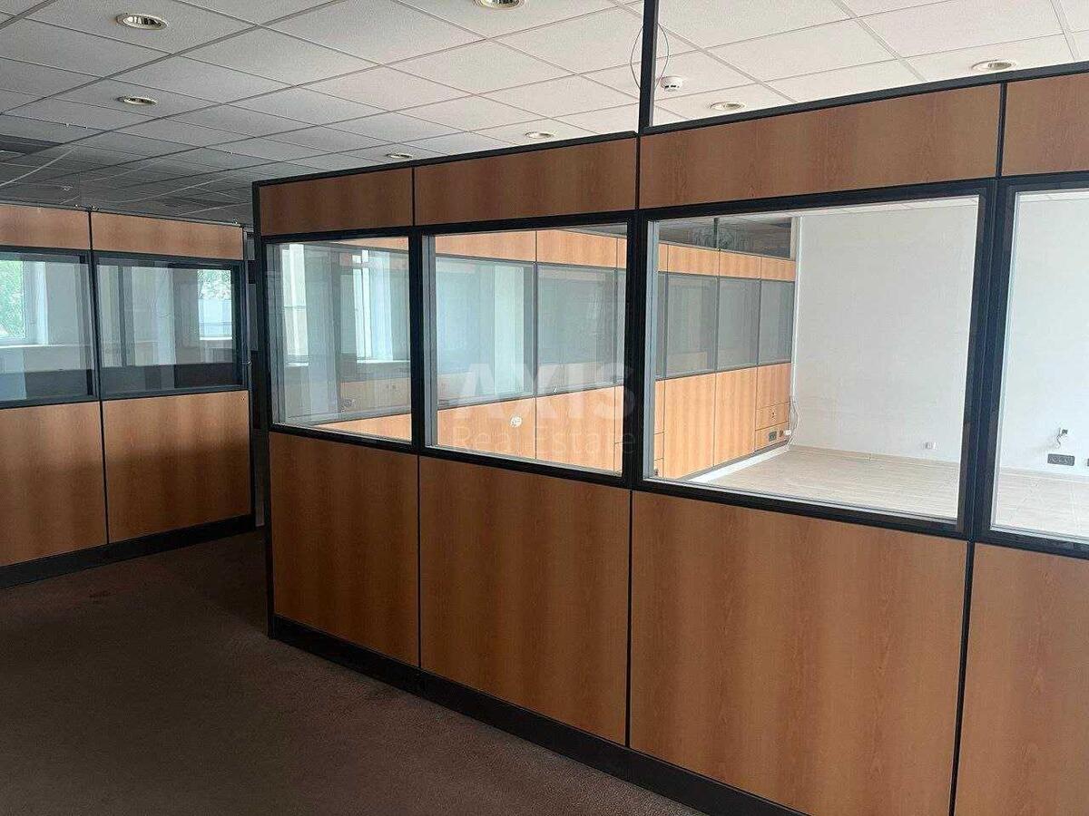 Office vul. Pochajnyns'ka 38, 1630m2588108